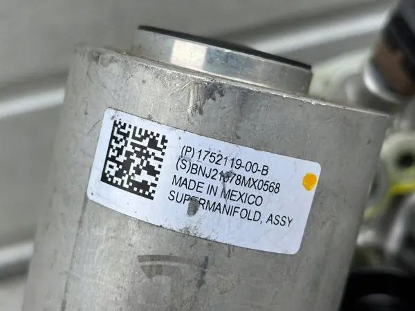 Pompe à eau Tesla OEM 1523003-00-B État utilisé image 5