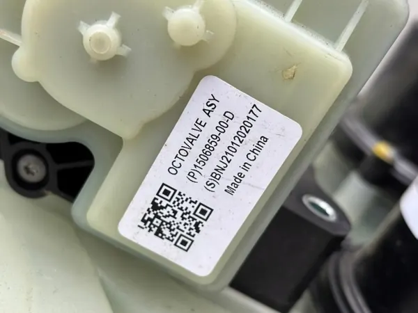 Pompe à eau Tesla OEM 1523003-00-B État utilisé image 7