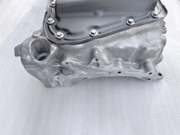 Renault OE Oljetank 110179801R image 5