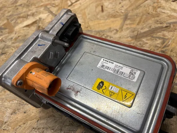 Volvo XC40 sähkölämmitin OEM 32352953/32352951 image 4