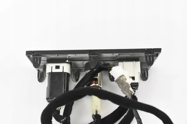 Panel Enchufe USB OEM 96125-Q0120 para Hyundai i20 image 4