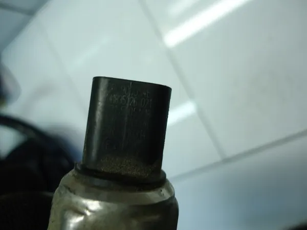 Capteur de rampe d'injection VW Audi Seat 2.0 TFSI 06L906054E image 4