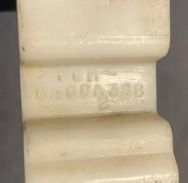Mitsubishi OE Mounting 6400A348 - Used Part image 3
