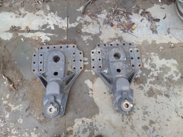 Achterveerbevestiging OEM 7400000 Renault image 2