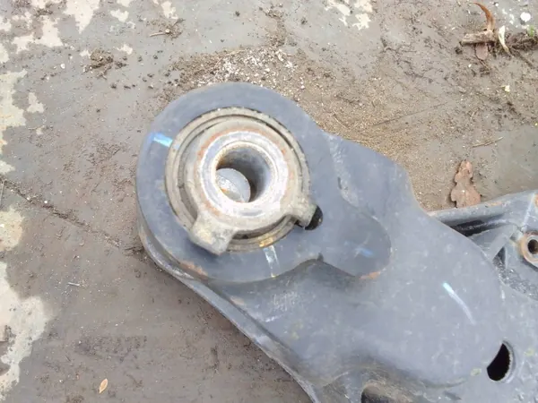 Achterveerbevestiging OEM 7400000 Renault image 7