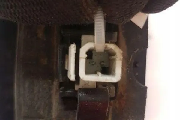 Luz de matrícula RENAULT TRAFIC II FURGON 8200434685 image 2