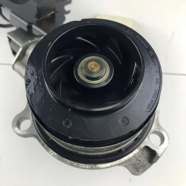Vattenpump Audi Q3 A5 A6 CC 2.0 TDI Skoda Seat image 7