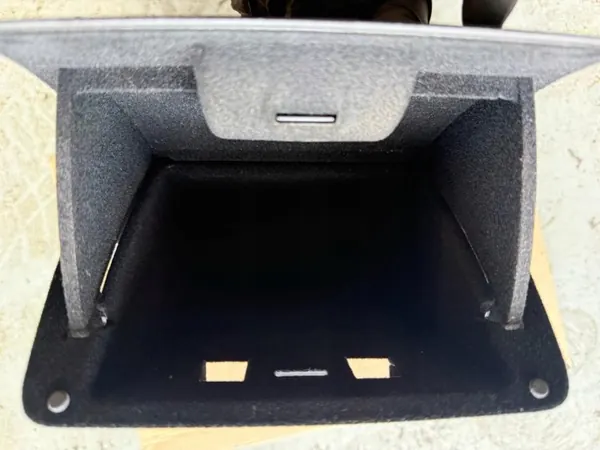 Bestuurderszijde opbergruimte BMW X3 F25/F26 OEM 51459212921 image 3