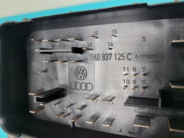 AUDI A3 8P 09 1.9 TDI Caixa de Fusíveis image 4