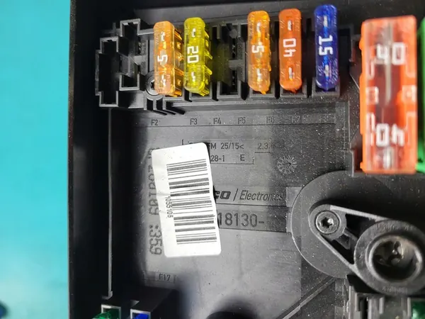 AUDI A3 8P 09 1.9 TDI Caixa de Fusíveis image 5