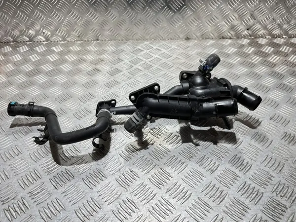 Ford OE L1BG-8575-AA Caja del Termostato - Usado image 3