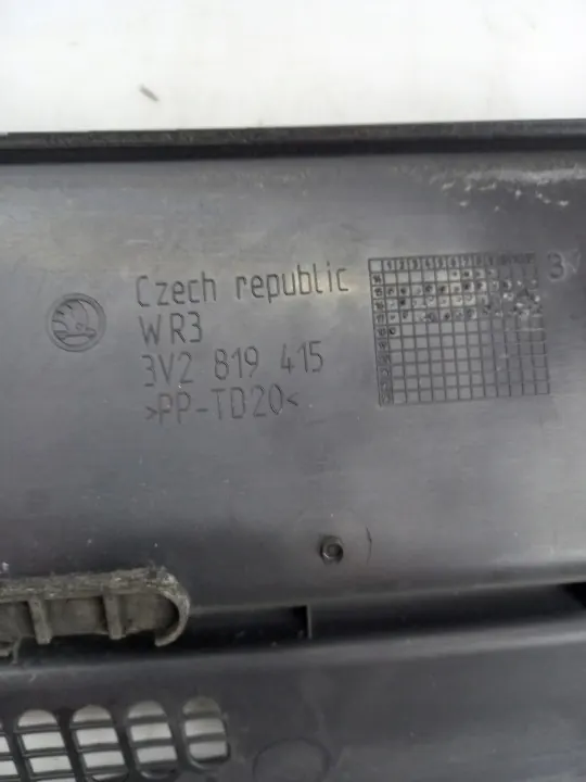 Junta de ventana delantera derecha OEM 3V2819415 para Skoda Superb 3 image 3