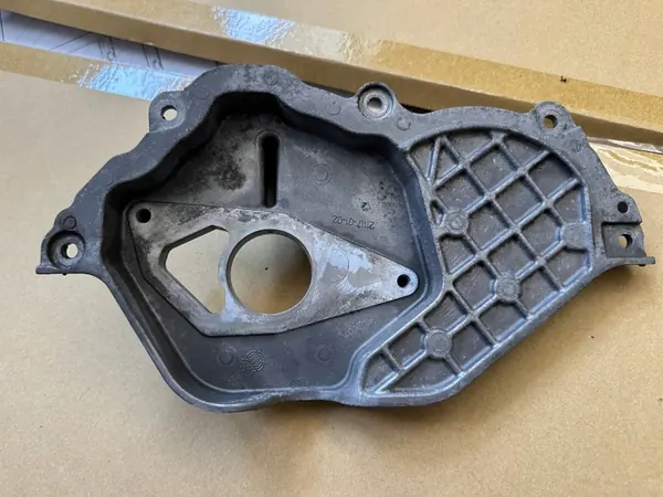 Mercedes Vacuümpompdeksel OEM A6400101035 image 2