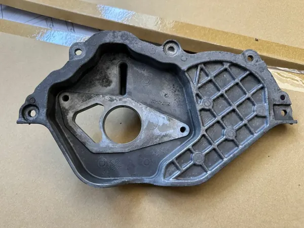 Mercedes Vacuümpompdeksel OEM A6400101035 image 3