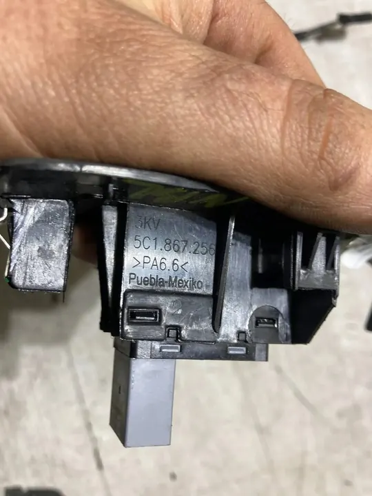 Interruptor de janela dianteira direita Volkswagen Beetle A5 2018 OEM 5c1867256 image 3