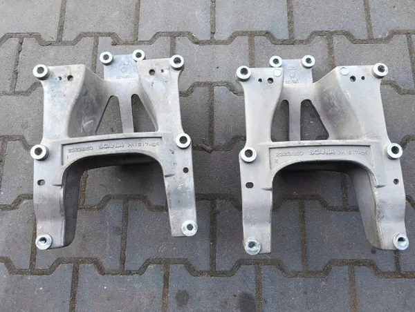 Scania Ohjaamon kiinnike OEM 2323850 - Käytetty image 2