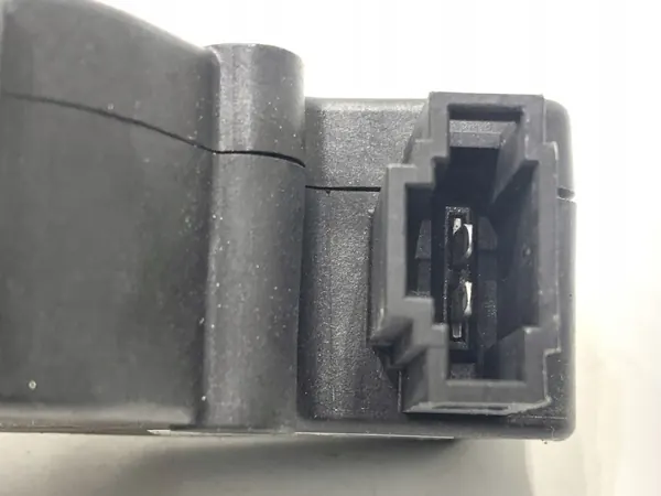 Fecho traseiro OEM A2047500060 para Mercedes S212 image 5
