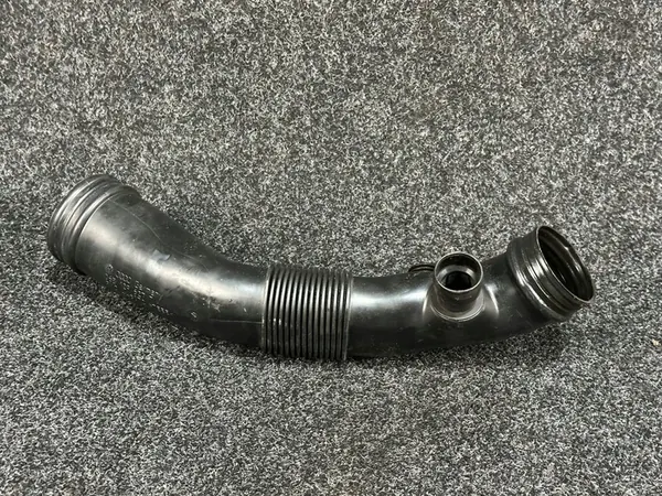 AUDI A4 B6 2.0 Luftfilter-Schlauch 06B129627T image 2