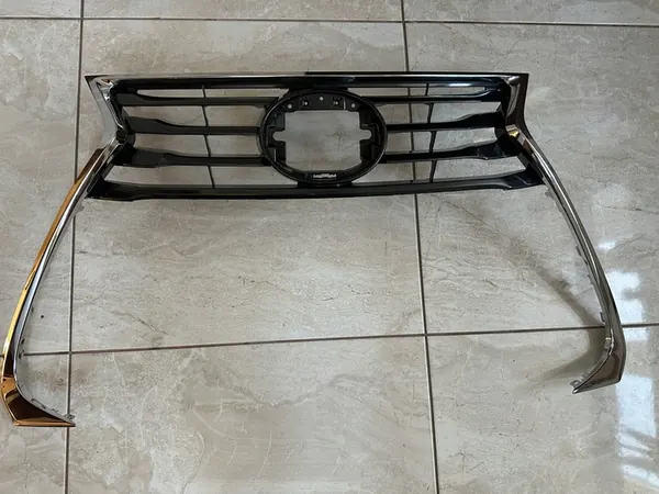 Grill Front Bumper Lexus IS III 300h 2017 image 3