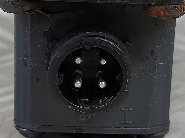 Vanne de suspension pneumatique arrière Volvo FH 12/13 2002-2009 OEM 20514450 image 3