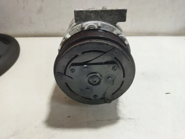 Compressore aria condizionata RENAULT TRAFIC III 1.6L 8200848916 image 2