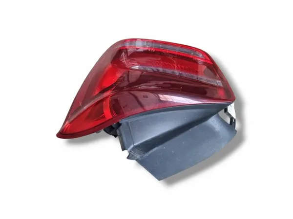 Luz trasera derecha BMW 1 F20/F21 2013 OEM 7270098 image 4