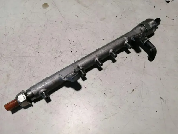 Rampe d'injection VW 03L130089R pour Passat B7 Alltrack image 2