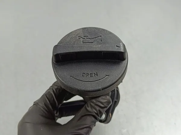 2020 KIA Stinger Tampa de óleo 224303C400 image 1