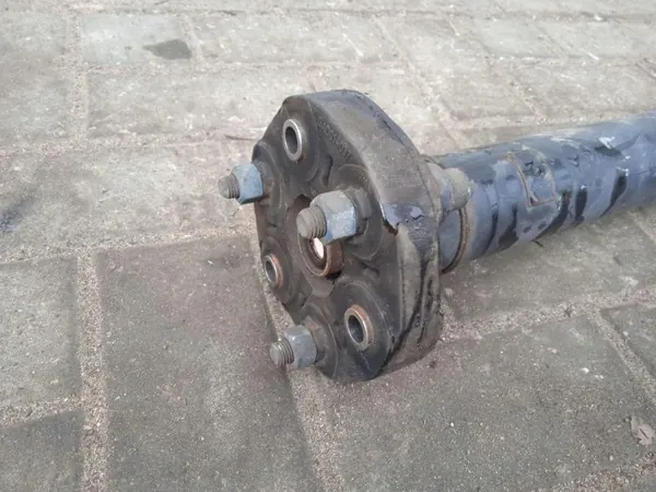 Mercedes GLE W166 Vetoakseli OEM A1664101001 image 3