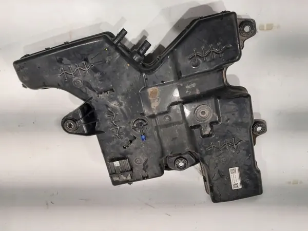 Begagnad AdBlue-tank OEM 2N0131877B för VW Crafter image 2