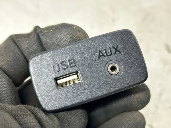 USB-Steckdose OEM 86257AL21A für Subaru Outback (BS) image 3