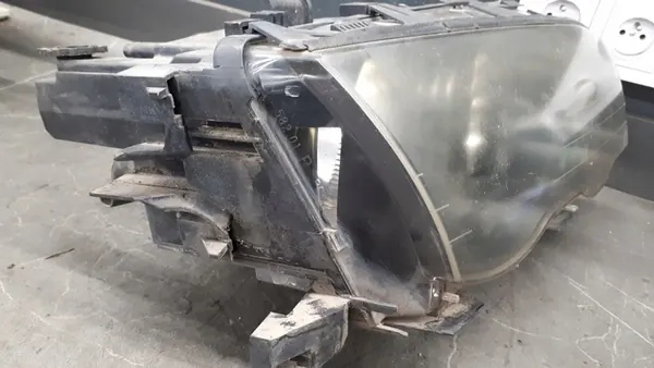 Farol dianteiro direito BMW E46 image 3