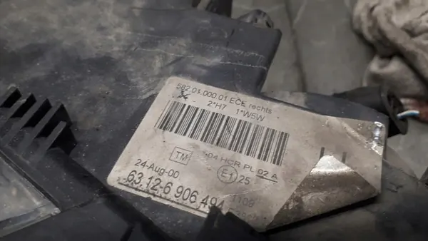 Farol dianteiro direito BMW E46 image 6