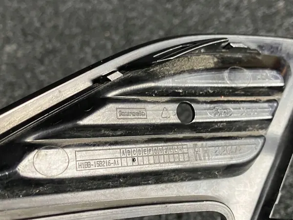 Griglia paraurti anteriore destra Ford Fiesta MK8 image 3