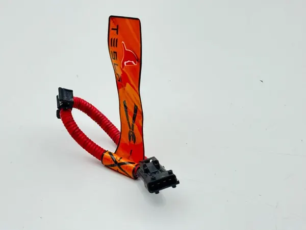 Tesla Model S Pyrotekniinen puristin OEM 101558500 image 3