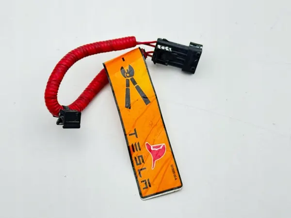 Tesla Model S Pyrotekniinen puristin OEM 101558500 image 5