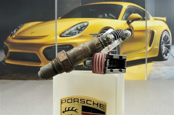 Sensor Lambda Porsche 986 Boxster OEM 98660622600 image 2