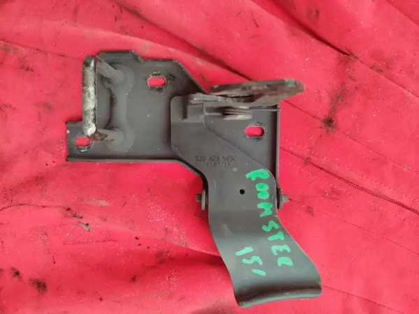 SKODA FABIA II LIFT ROOMSTER 11-15 Motorhuv Lock 5J0823480C image 4