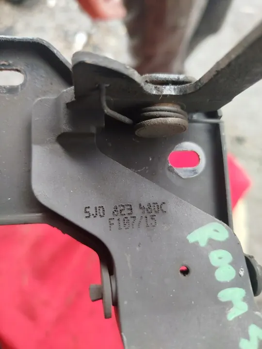 SKODA FABIA II LIFT ROOMSTER 11-15 Motorhuv Lock 5J0823480C image 5