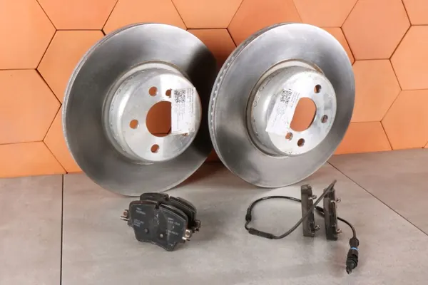 BMW Framhjulsbromsar Skivor & Belägg OEM 6880072 image 2