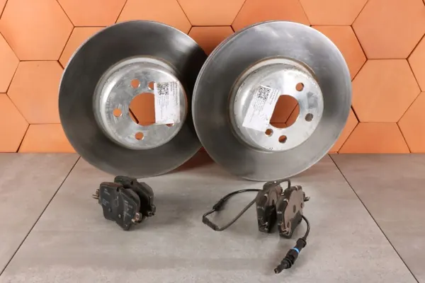 BMW Framhjulsbromsar Skivor & Belägg OEM 6880072 image 3