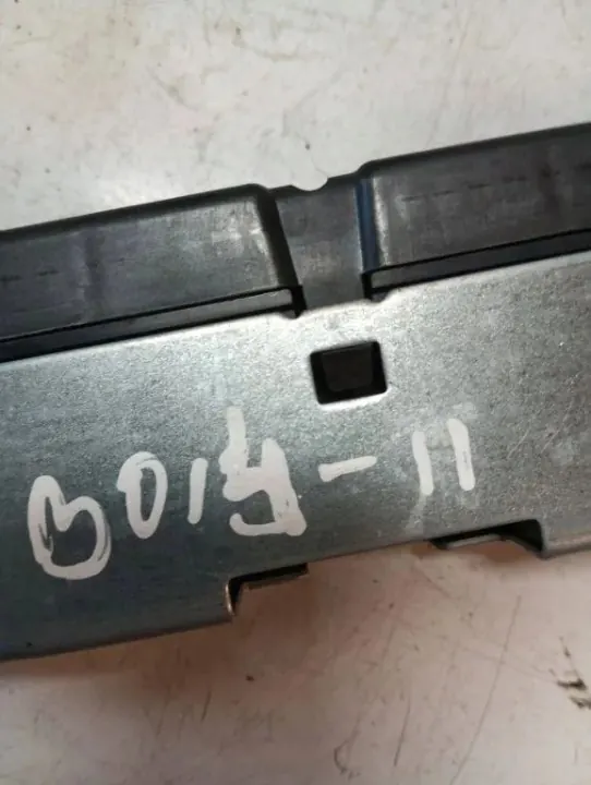 Appui-tête Volvo XC60 II OEM 1357591 - Occasion image 3