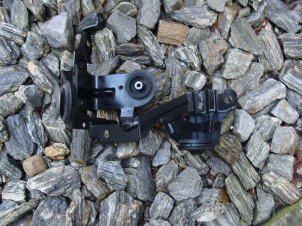 Soporte de bomba de dirección OEM 115340H Renault image 2
