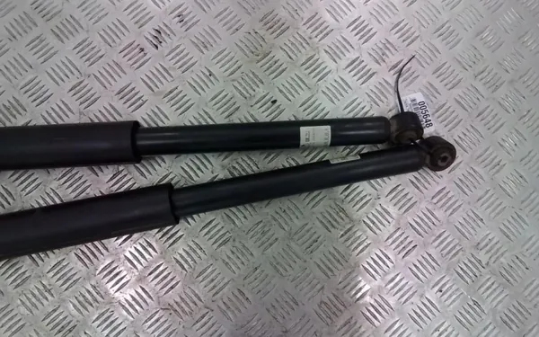 Toyota Yaris Cross Achter Schokdempers OEM Wrakowisko-5648- image 3