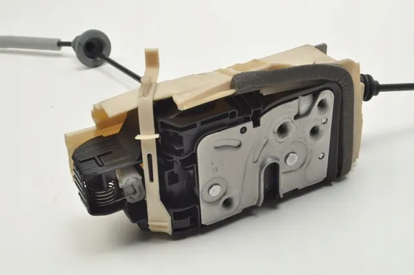 VOLVO XC90 Linke Hintertürschloss 32131412 image 3