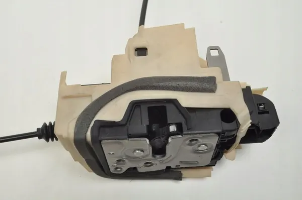 VOLVO XC90 Linke Hintertürschloss 32131412 image 4