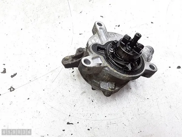 Vakuumbromspump Volvo V70 2006 2400td 136kw OEM 30731825 image 2