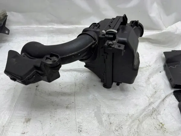 Resonator luftfilterhus OEM 70390750 Nissan Juke image 2
