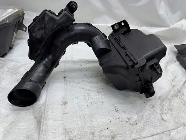 Resonator luftfilterhus OEM 70390750 Nissan Juke image 3
