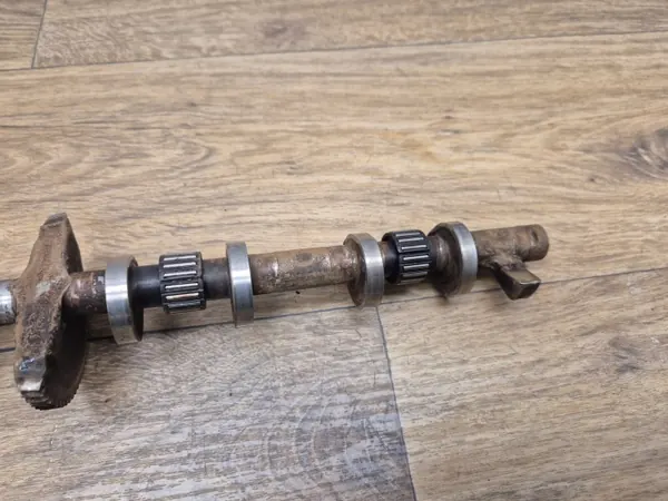 BMW Valvetronic Kamaxel OEM 7630747 - Begagnad image 4